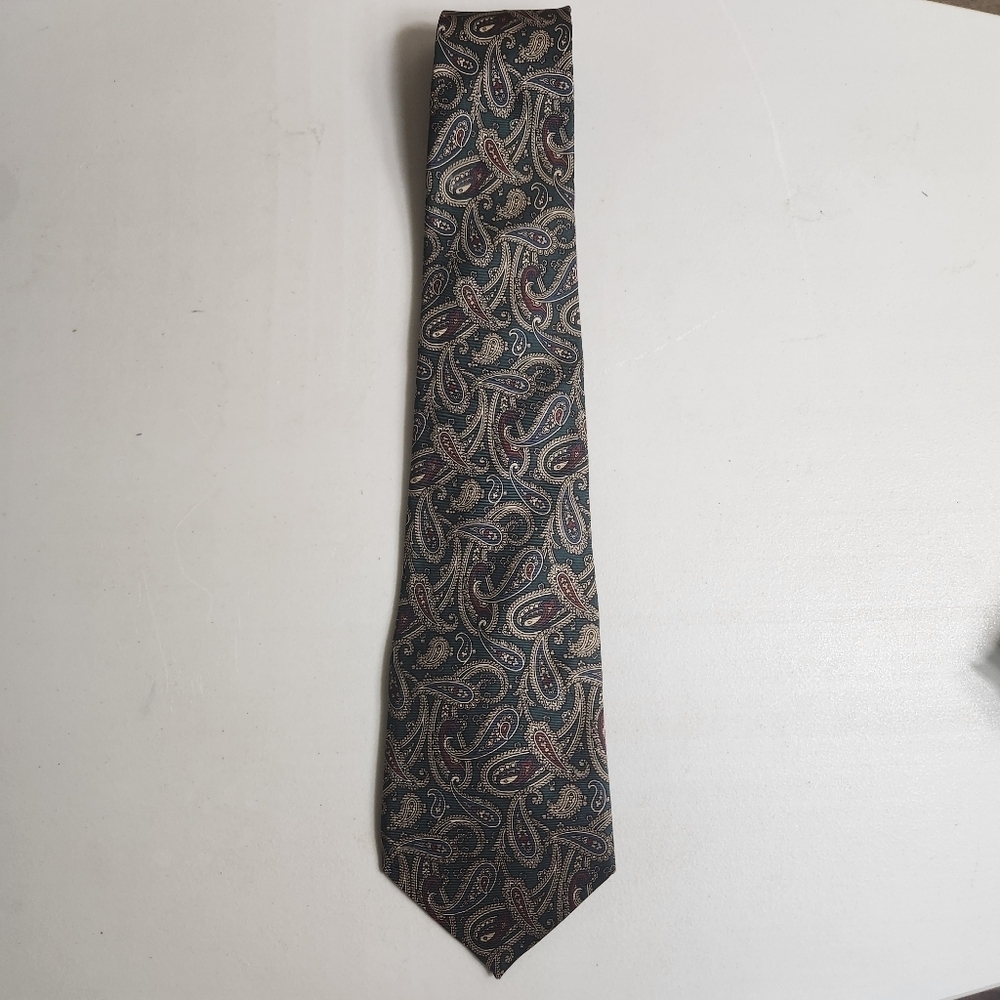 Oscar de la Renta Couture Dark Green Paisley Silk Tie